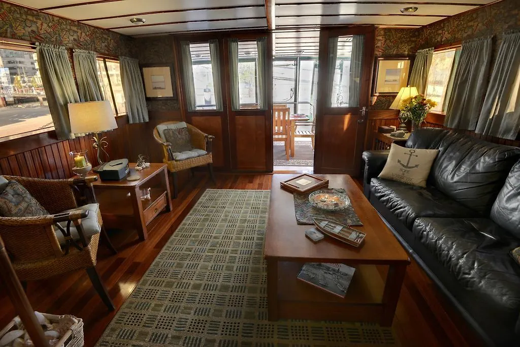 Making Waves Boatel Bed & Breakfast Toronto