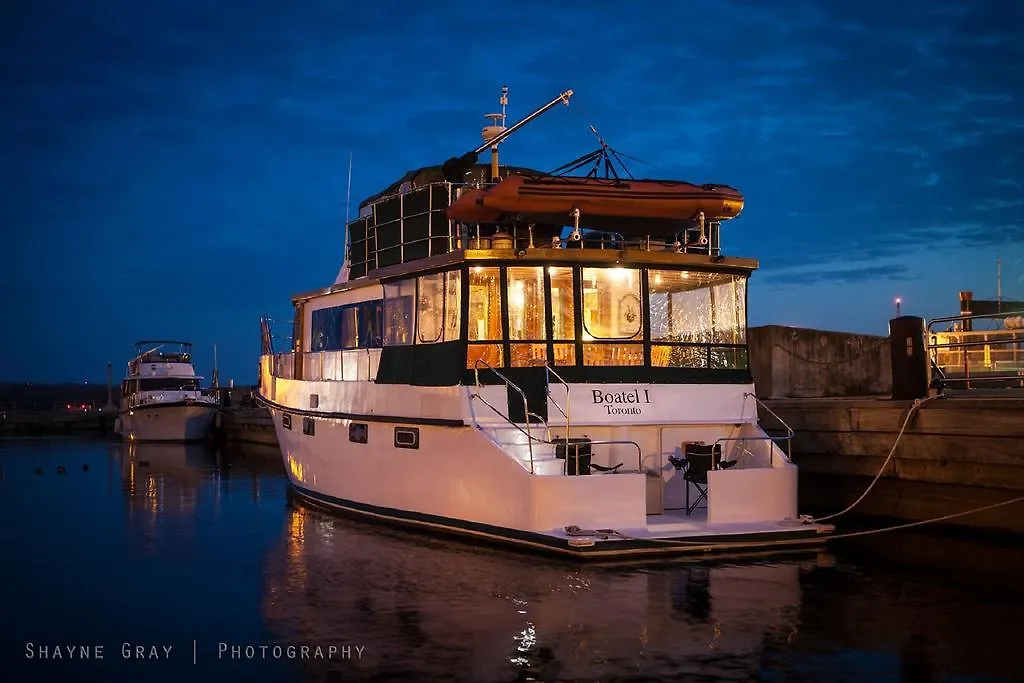 Making Waves Boatel Bed & Breakfast Toronto